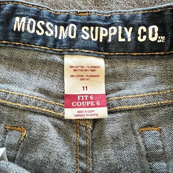 Mossimo Shorts - Picture 2 of 3